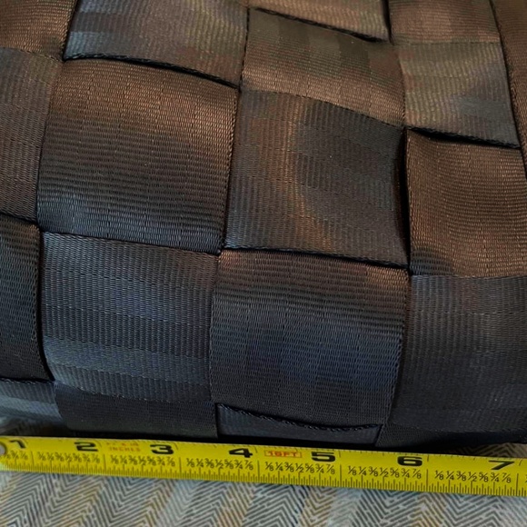 Harvey's Original Seat Belt Bag - medium shoulder tote in steel blue - Picture 9 of 10